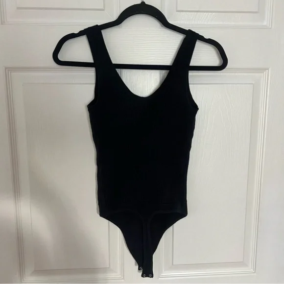 Abercrombie & Fitch Ribbed Knit Scoop Neck Sleeveless Bodysuit Black Size Small - Picture 8 of 9
